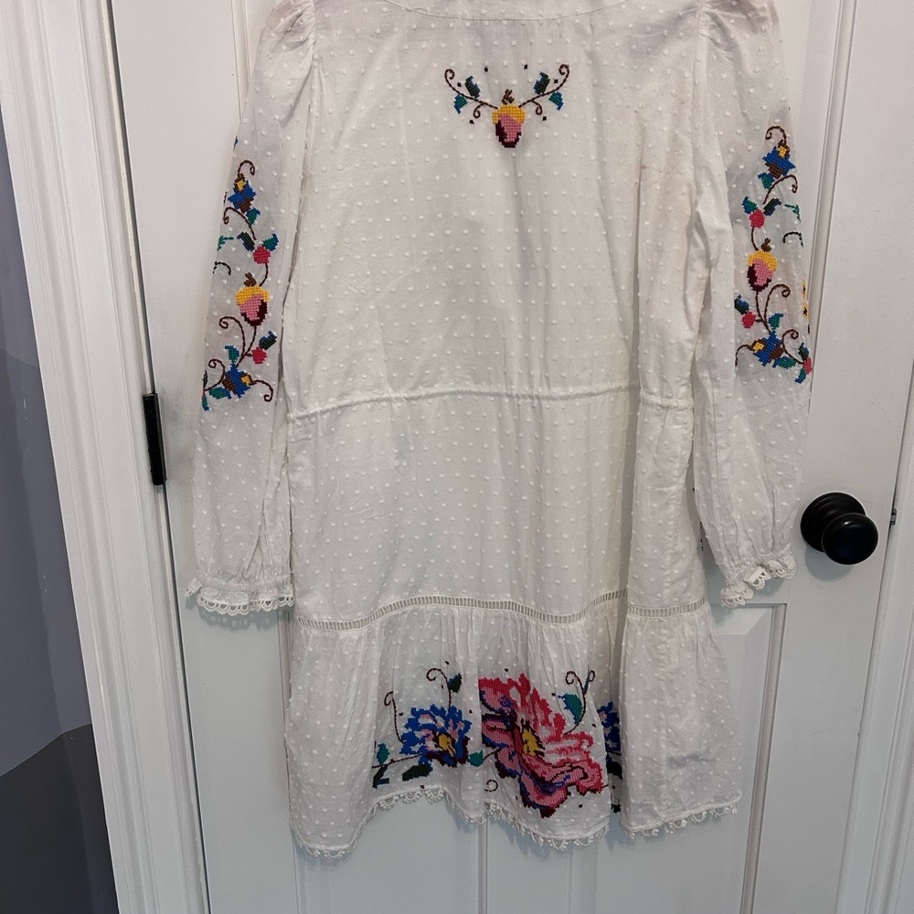 Farm Rio Embroidered White Boho Tunic Dress with Colorful Parrot Motifs small - Picture 7 of 7